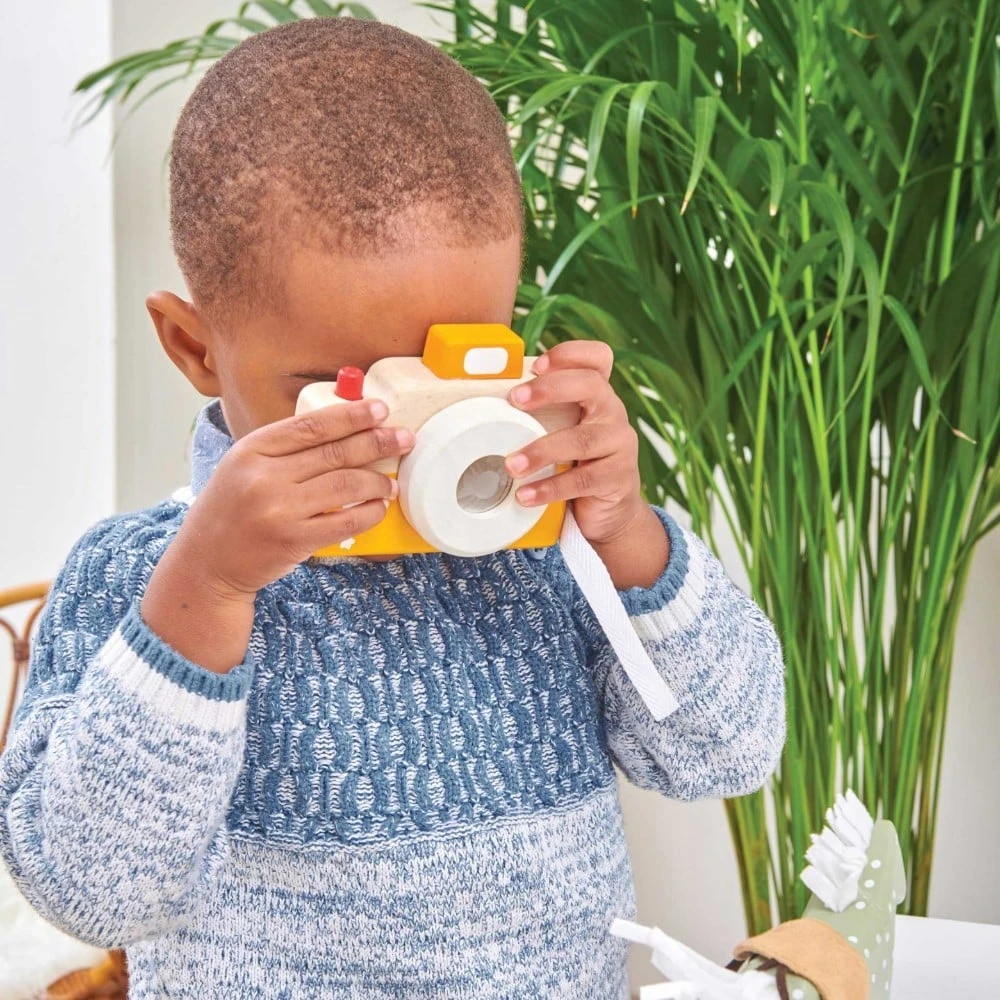 Le Toy Van Wooden Toy Camera 2 Le Toy Van Wooden Toy Camera - Image 2