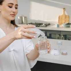 Pippeta Compact LED Hands Free Breast Pump – 2 Pack -Kiddies Kingdom Store Pippeta Compact LED Hands Free Breast Pump 2 Pack 3