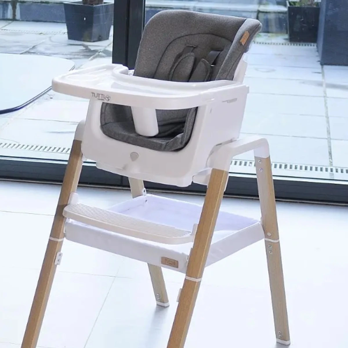 Tutti Bambini Nova Highchair – Oak/White 1 Tutti Bambini Nova Highchair – Oak/White