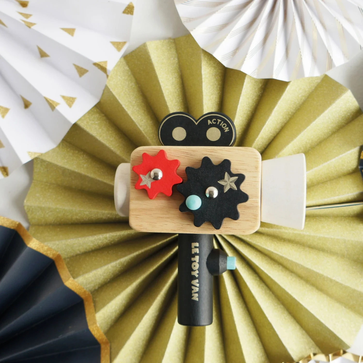 Le Toy Van Hollywood Film Camera 3 Le Toy Van Hollywood Film Camera - Image 3