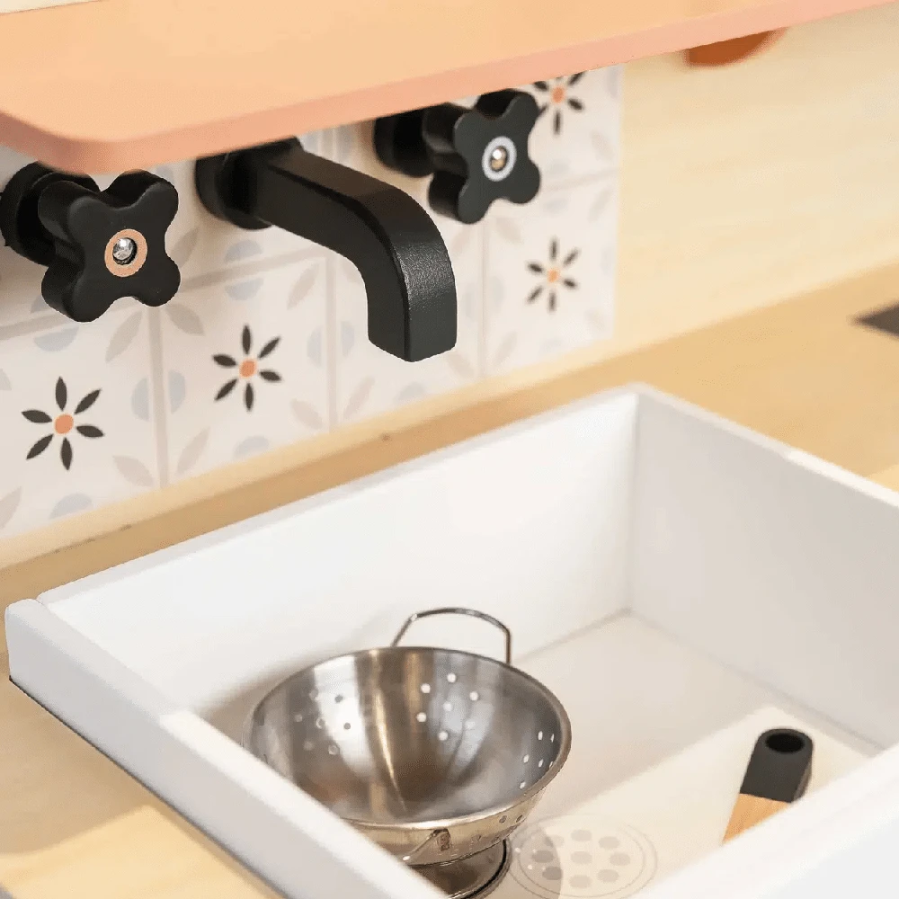 Le Toy Van Family Size Wooden Play Kitchen 3 Le Toy Van Family Size Wooden Play Kitchen - Image 3