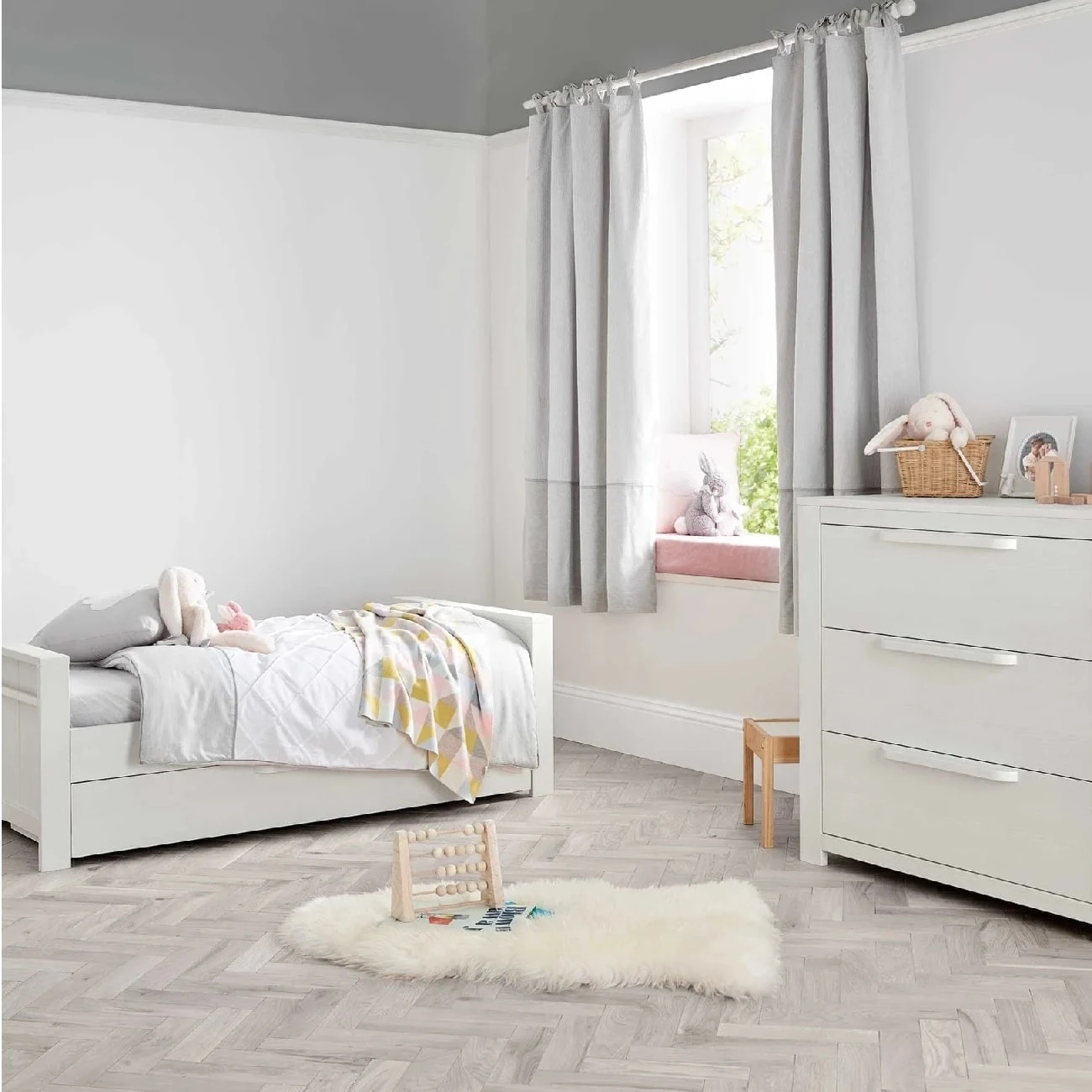Mamas & Papas Franklin 2 Piece Cotbed Set With Dresser Changer – White Wash 4 Mamas & Papas Franklin 2 Piece Cotbed Set With Dresser Changer – White Wash - Image 4
