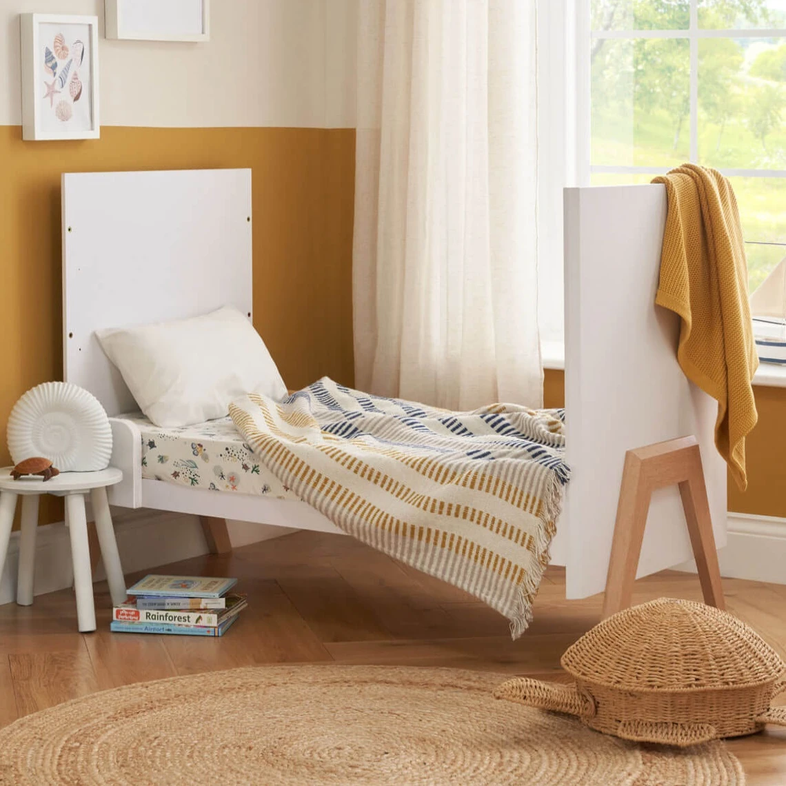 Tutti Bambini Fuori Mini Cot Bed White & Light Oak 2 Tutti Bambini Fuori Mini Cot Bed White & Light Oak - Image 2