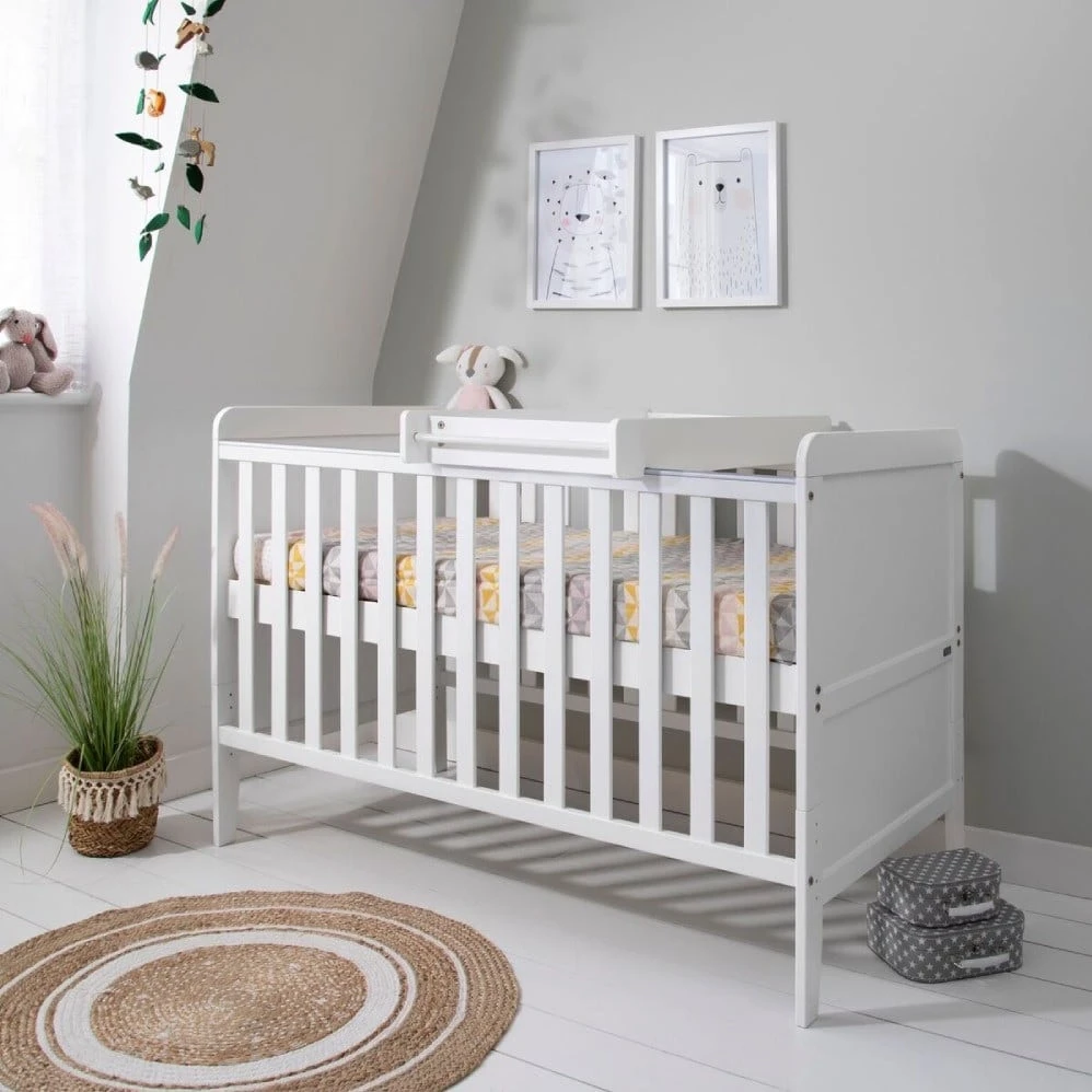 Rio Nursery Room Set/White + Luxury Nursery Starter Package 5 Rio Nursery Room Set/White + Luxury Nursery Starter Package - Image 5