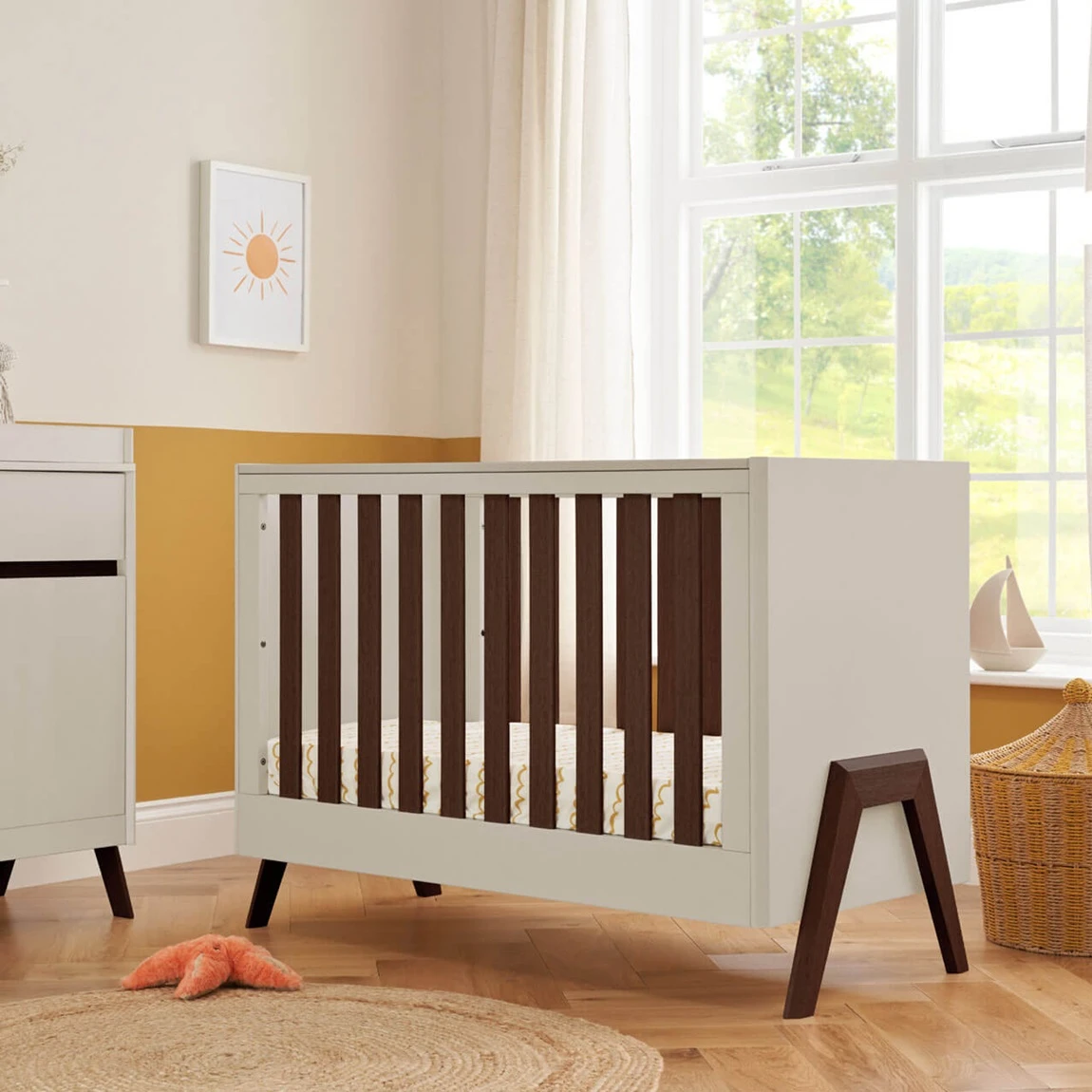 Tutti Bambini Fuori 4in1 2 Piece Nursery Room Set – White Sand/Warm Walnut 9 Tutti Bambini Fuori 4in1 2 Piece Nursery Room Set – White Sand/Warm Walnut - Image 9